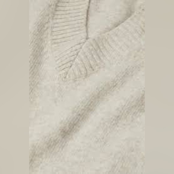 NWT H&M Jumper Sweater - Picture 2 of 2